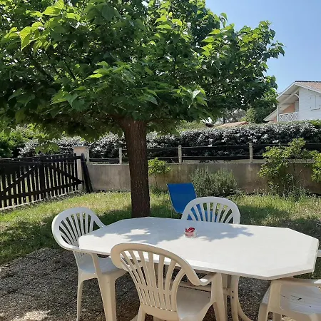Apartment T3 A : Plage, Terrasse, Jardin Clos Et Parking Prive - Fr-1-239-971